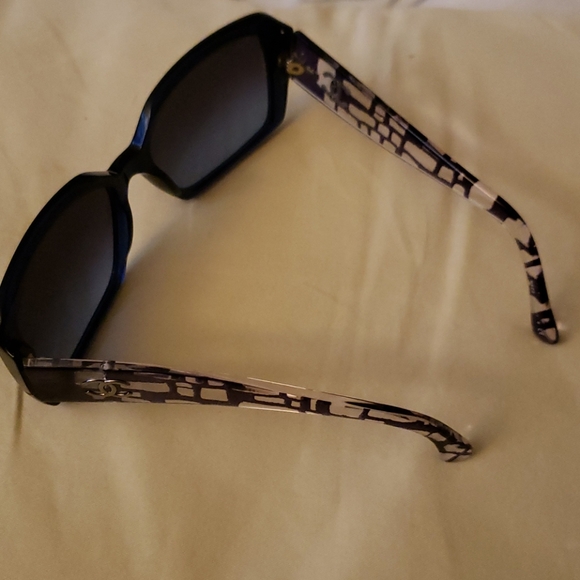 🚫SOLD🚫 Chanel shades - Picture 3 of 11
